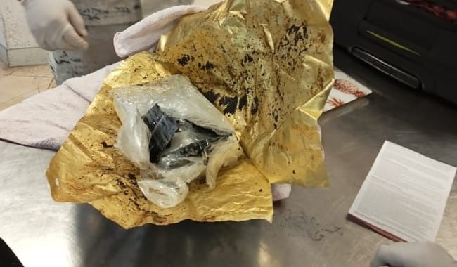 Paquete de cocaína decomisada a colombiano