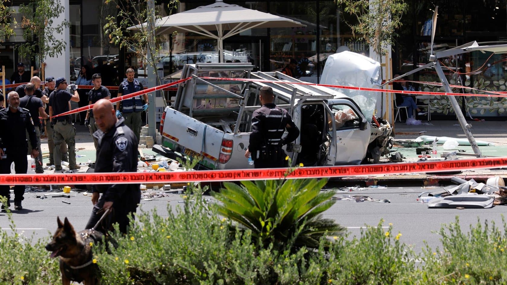 Camión en la que andaba una persona que atropelló a otras en Israel