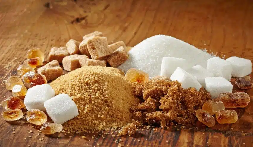 Conoce las diferencias entre el azúcar blanco y el azúcar moreno  