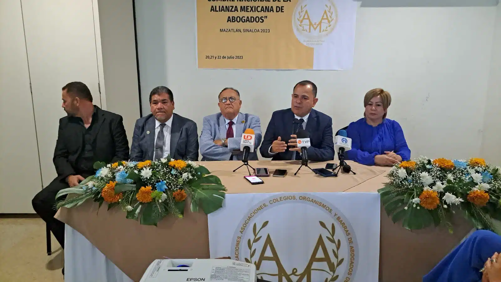 Conferencia de prensa de la Alianza Mexicana de Abogados