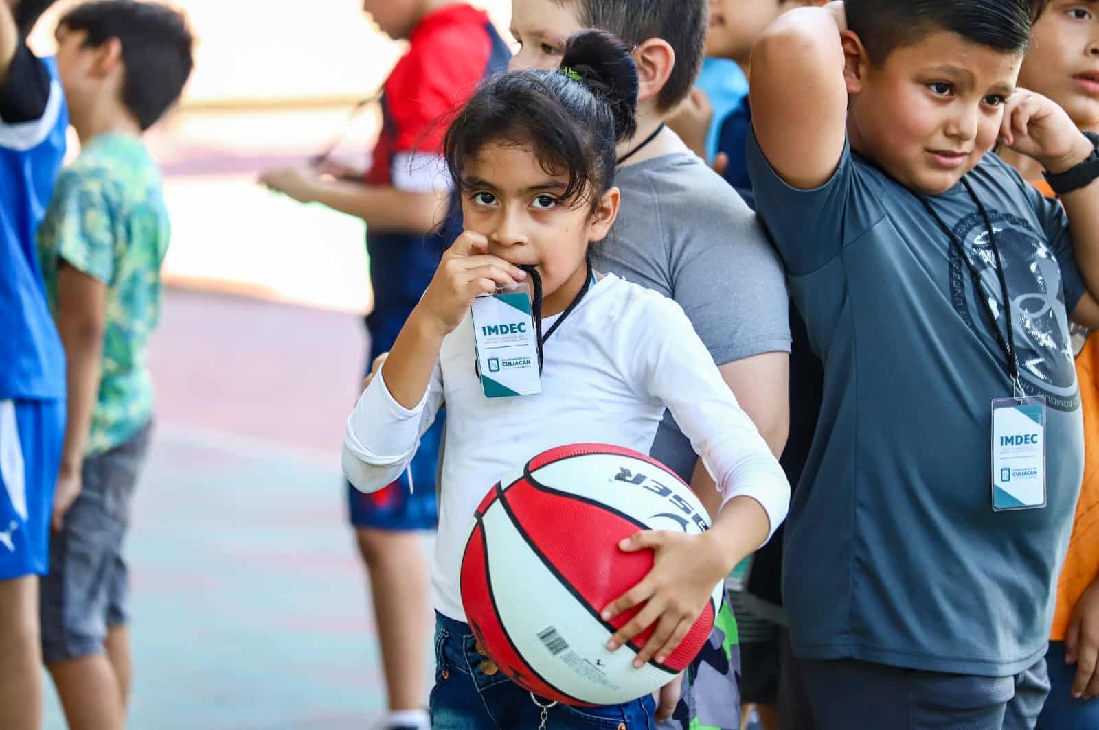 Un total de 200 niños, niñas y jóvenes de 5 a 14 años iniciaron el curso de verano Imdec.
