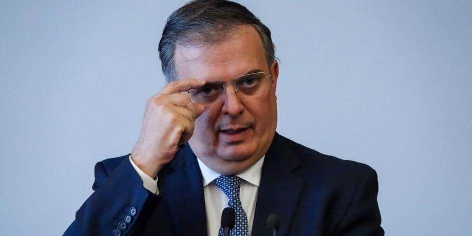 Ex sheriff de EU demanda a Ebrard por difamación