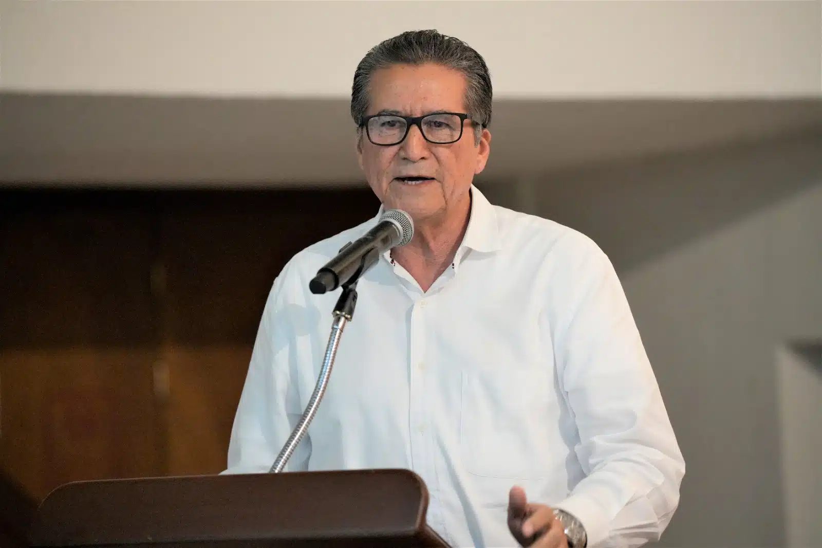 Diputado Feliciano Castro Meléndrez en conferencia