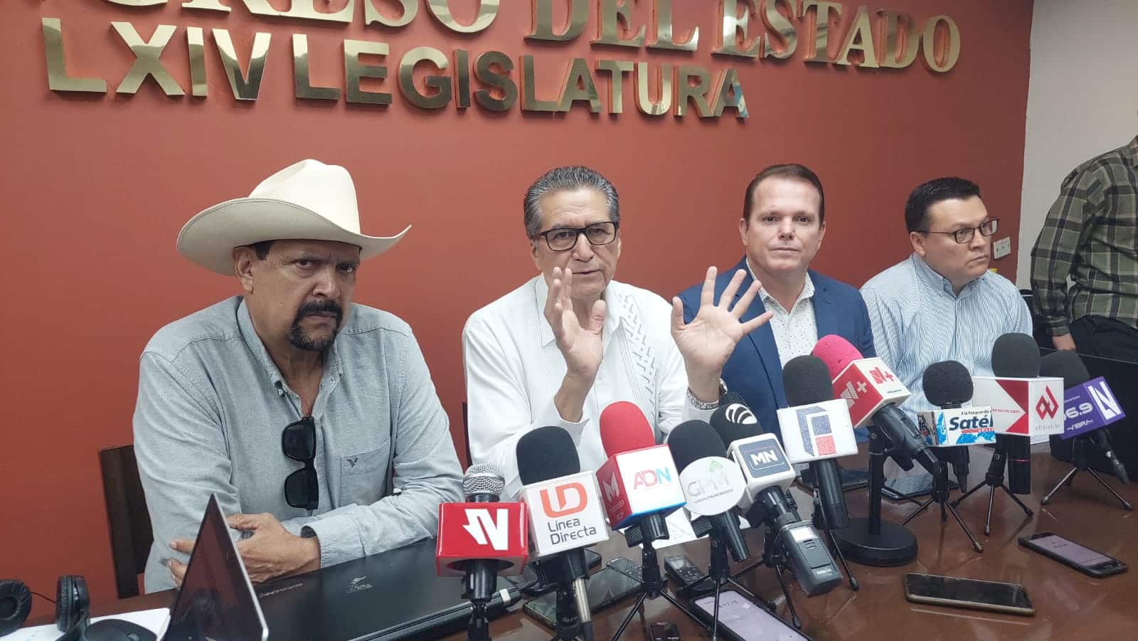 Diputados integrantes de la Junta de Coordinación Política en rueda de prensa