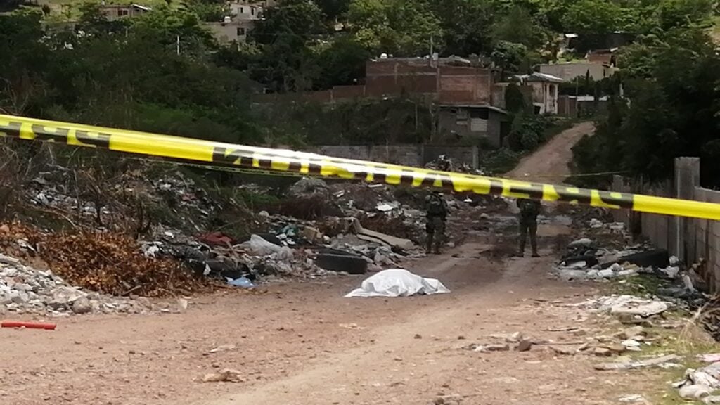 Localizan hombre sin vida, en brecha de terracería al suroriente de Culiacán.