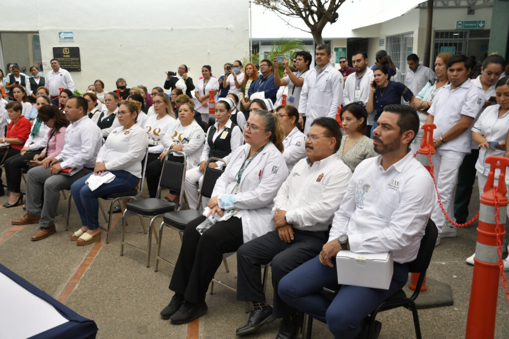 Unidad Médica Familiar del IMSS, rindió homenaje a trabajadores con más de 25 años de labor.