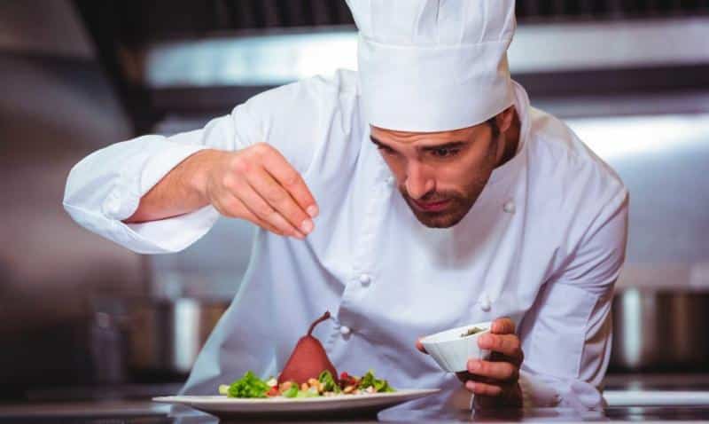 Canadá busca mexicanos para trabajar como cocineros