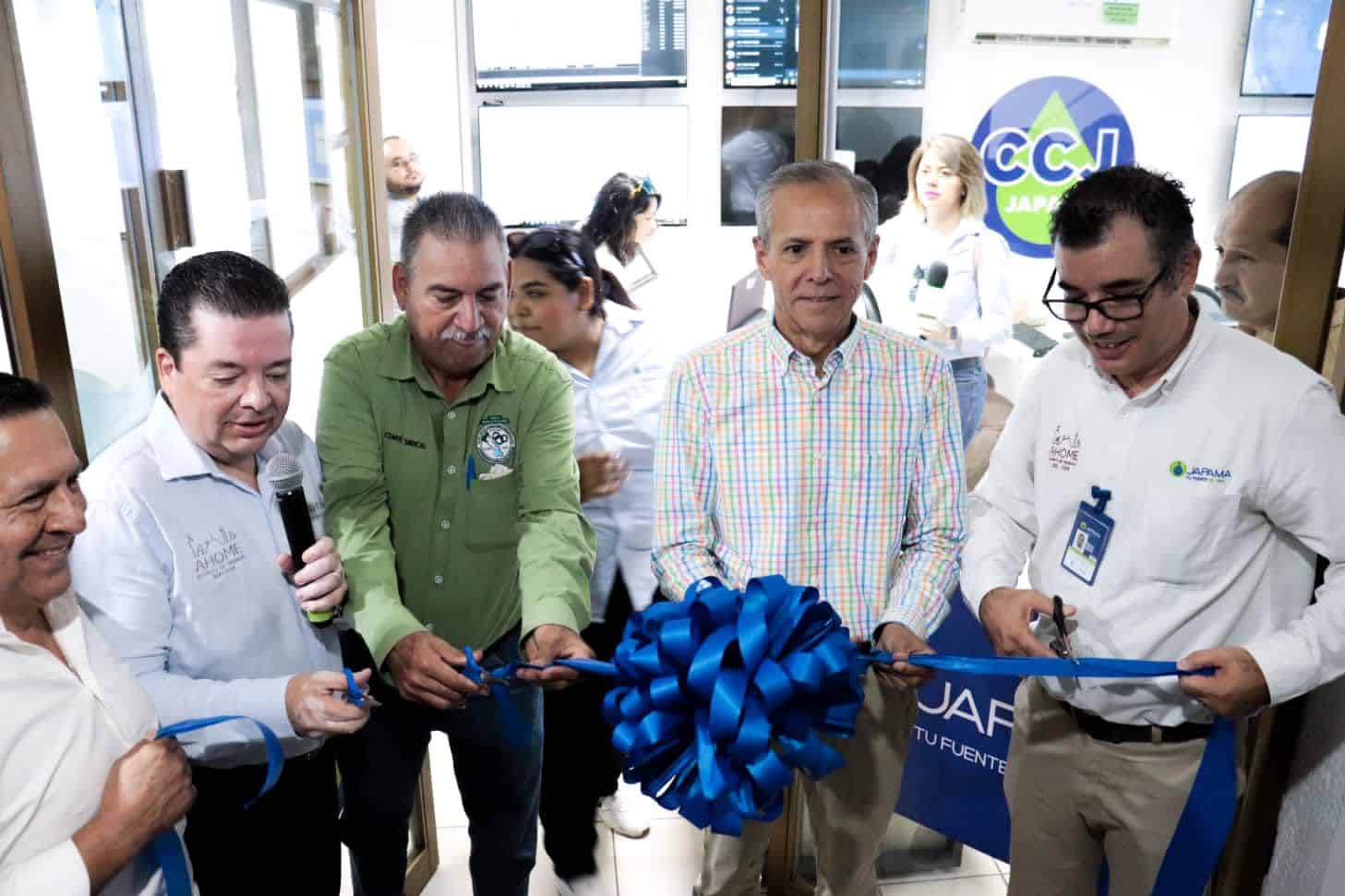 Entrega e inauguración de obras y unidades en Japama