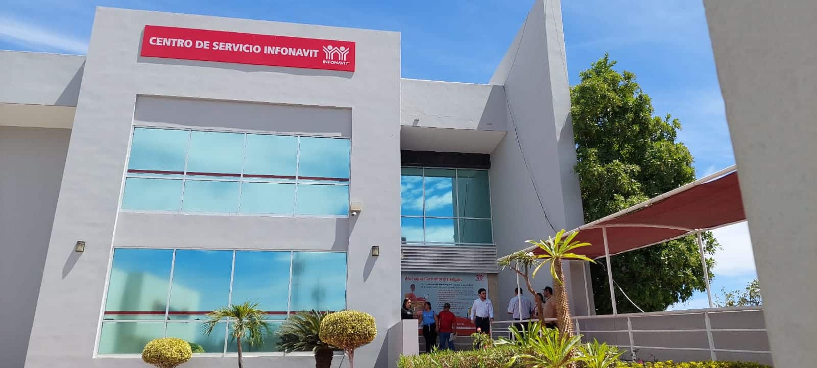 Exterior de las oficinas de Infonavit en Culiacán