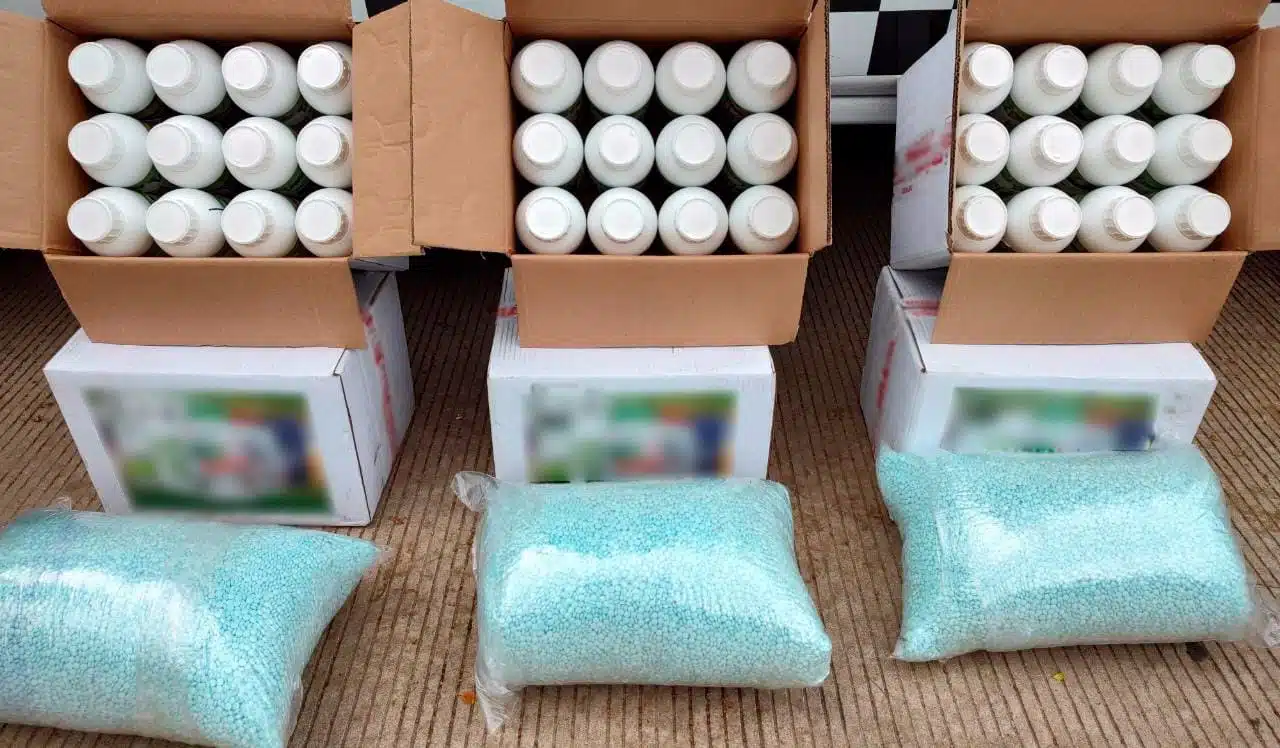 Guardia nacional asegura 600 mil pastillas de fentanilo ocultas en botellas de suplemento alimenticio en una empresa de paquetería y mensajería de la ciudad de Culiacán.