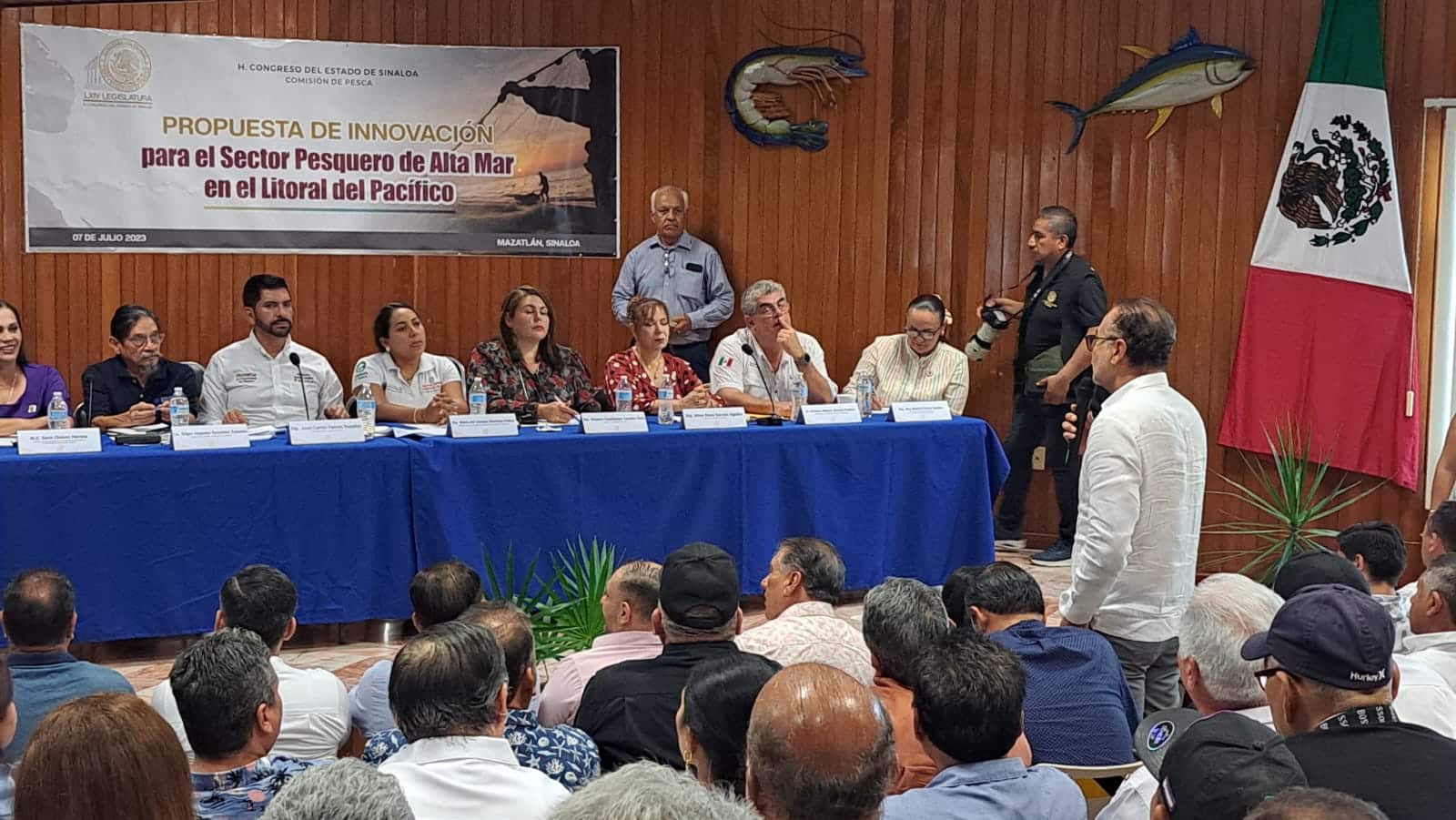 Representantes de armadores de altamar, pescadores y empleados de congeladoras pudieron expresar ante la Comisión de Pesca sus posicionamientos y problemas