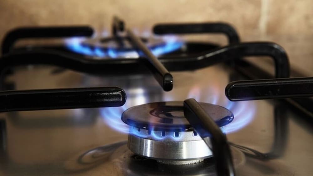 Estufa con quemadores encendidos