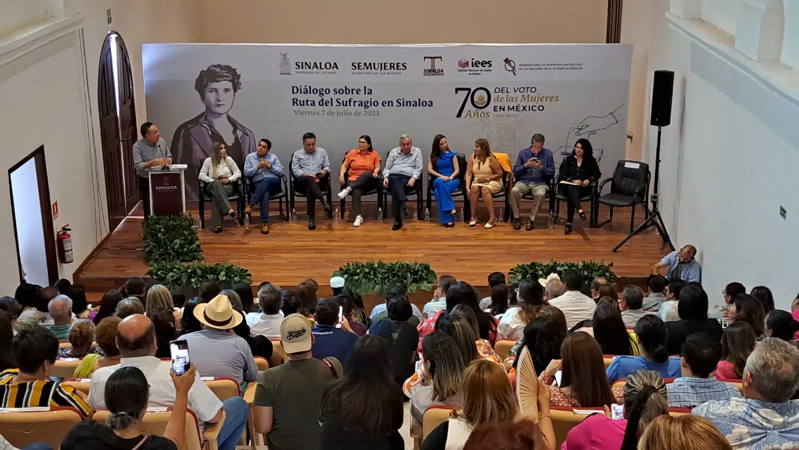 Rubén Rocha Moya reconoció avances en la paridad de género