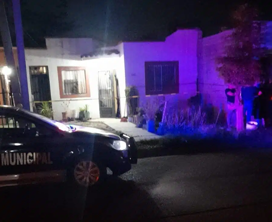 El cuerpo fue hallado en una casa ubicada por la calle Durango entre Martín Estrada y Roberto Zavala en el fraccionamiento Valle Cañaveral.