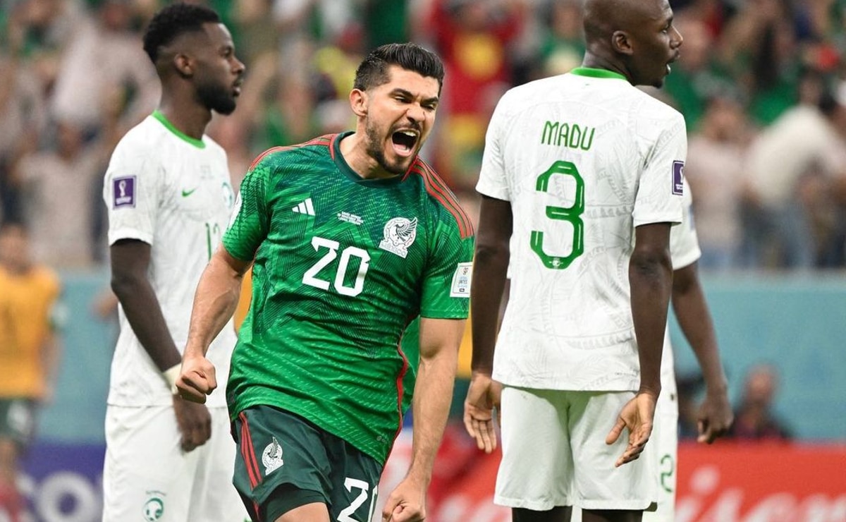 Henry Martin, delantero de la Selección Mexicana durante un partido de futbol