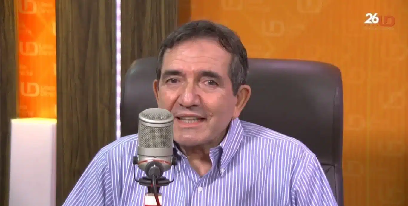 Héctor Melesio Cuén Ojeda en el estudio de Línea Directa