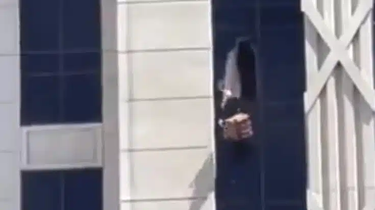 Hombre armado se atrinchera en edificio Las Vegas