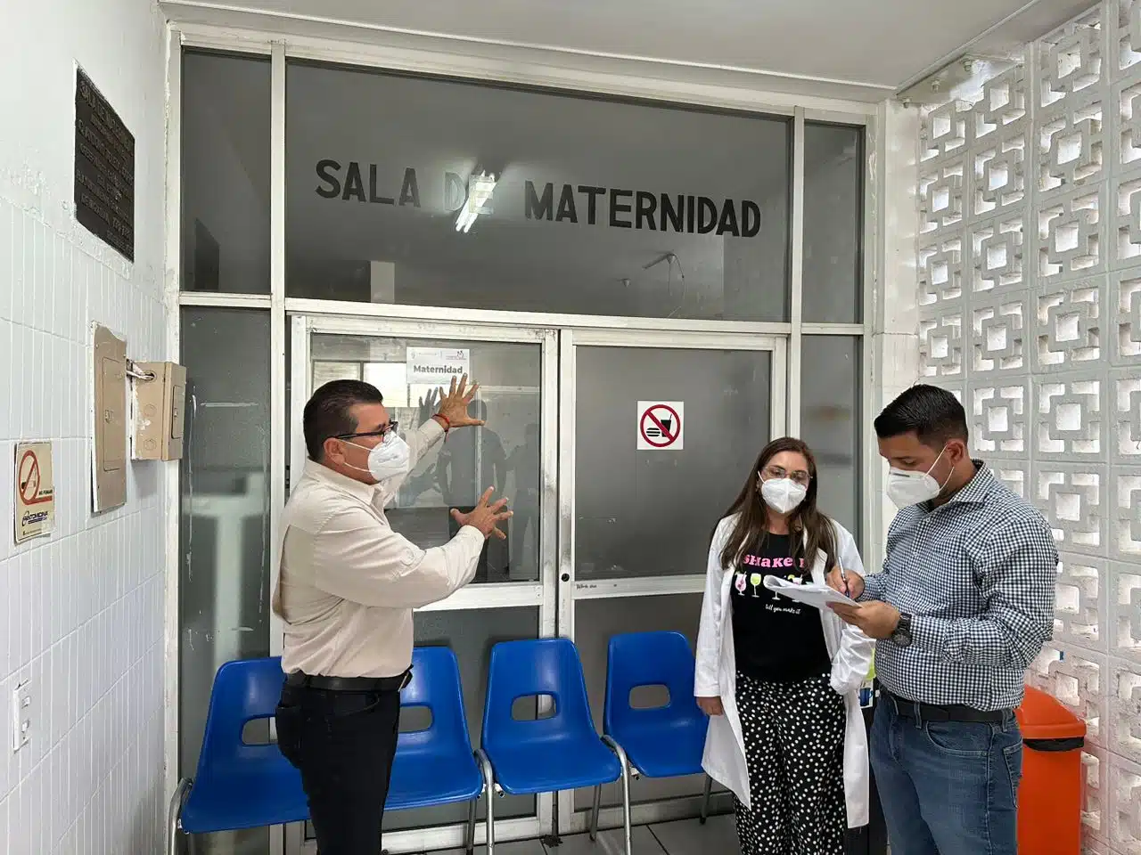 El alcalde Édgar González Zatarain visitó las instalaciones en compañía de la directora del hospitalito, Claudia Pérez Ramírez