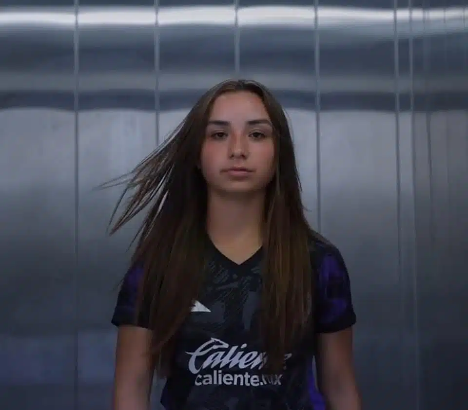 Futbolista mazatleca Cristina Montaño