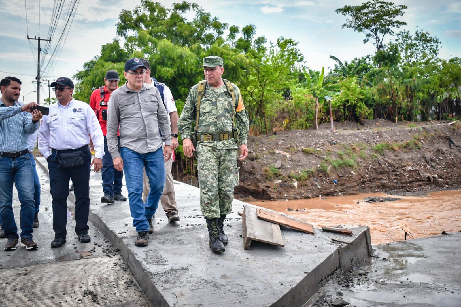 Recorrido de autoridades en colonias de Mazatlán