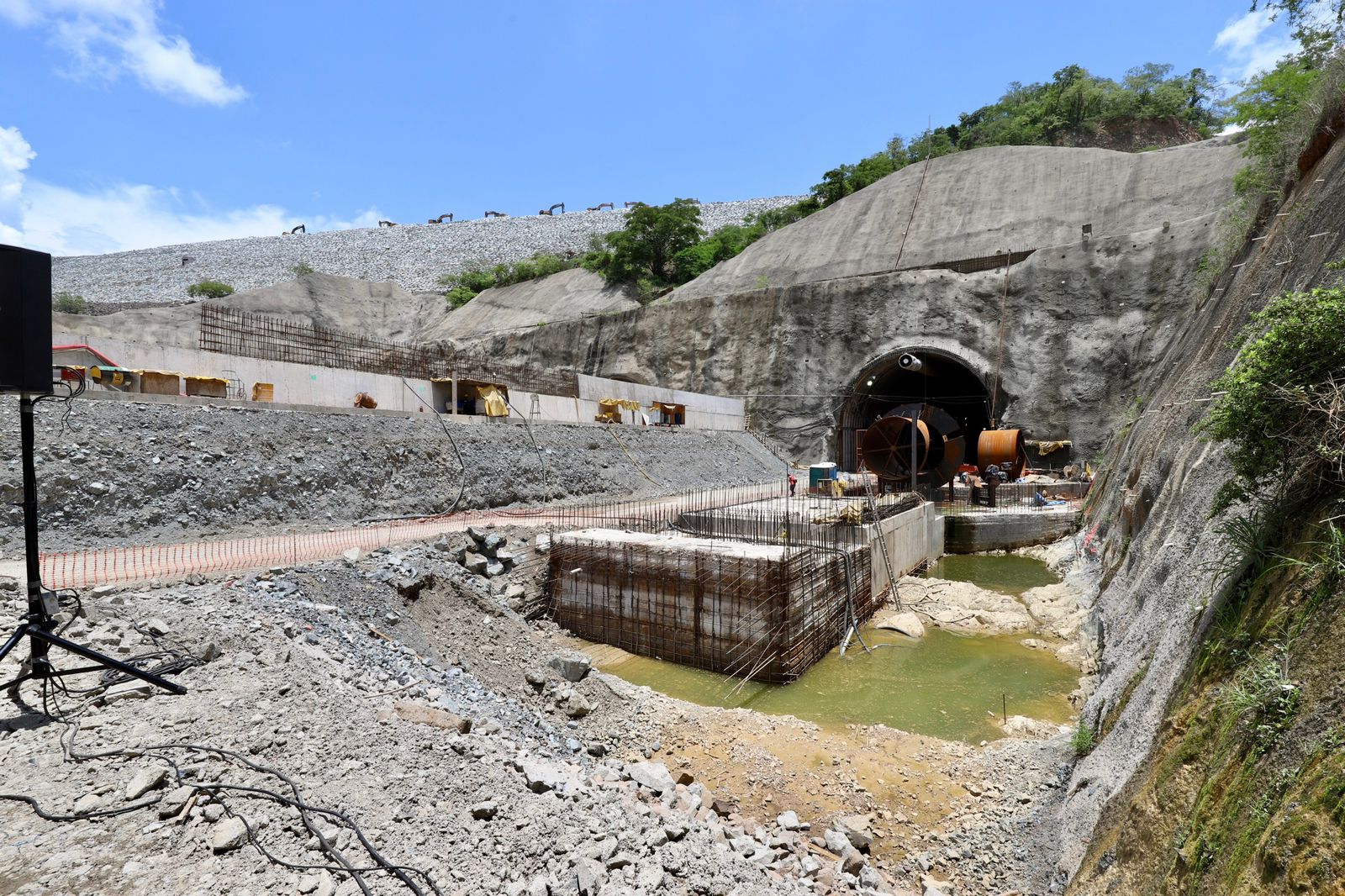 Exterior del túnel número 3 de la presa Santa María