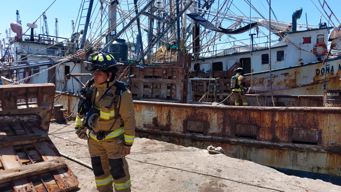 Incendio de barco camaronero