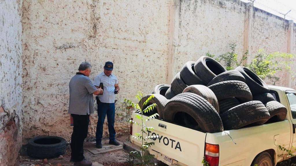 Vándalos buscan el cobre: Incendian centro de acopio de llantas en Guasave