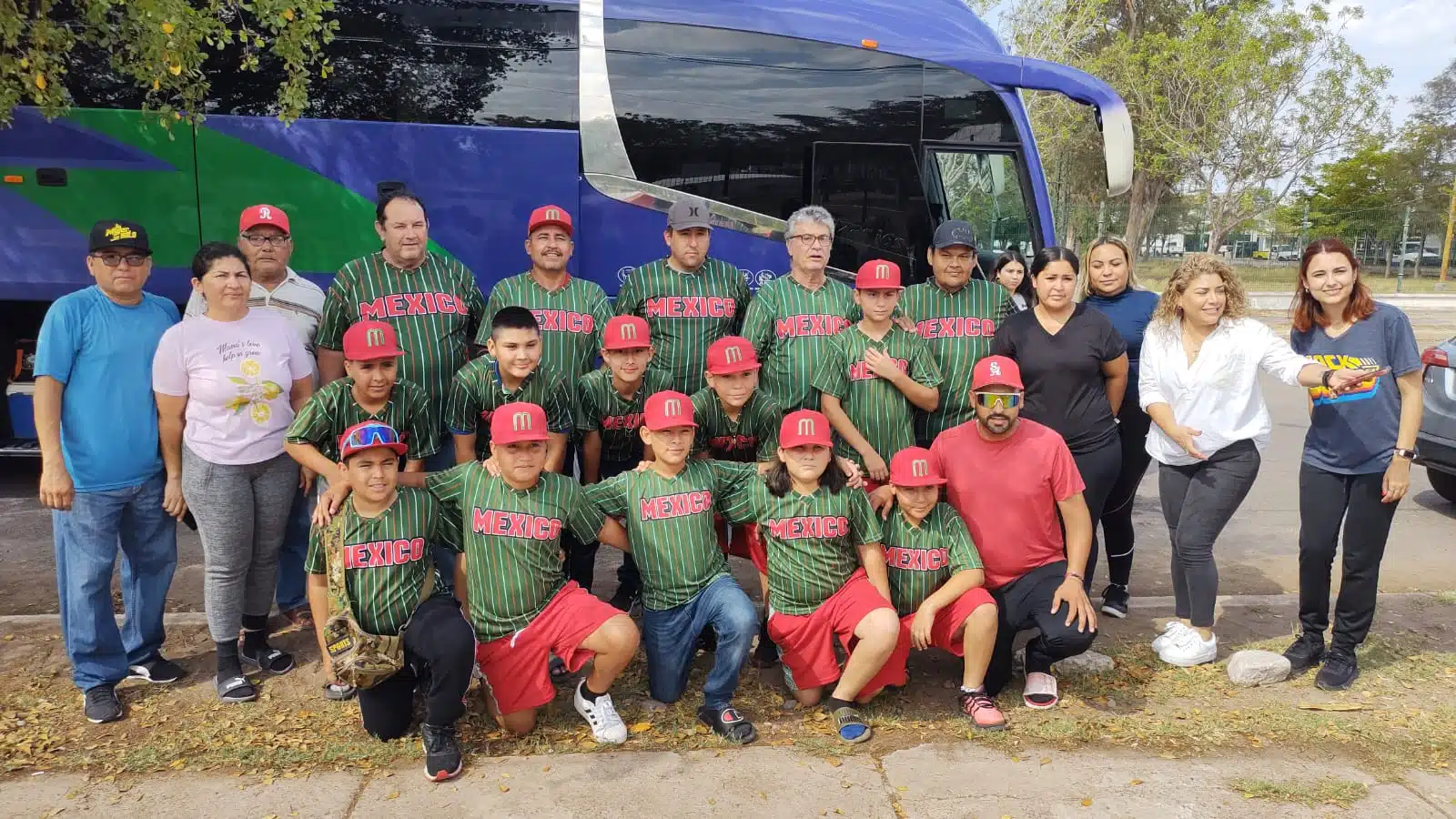 Integrantes de la Liga de Beisbol Ahome