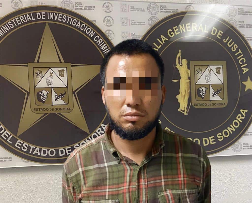 Una persona con los ojos tapados vinculado a proceso