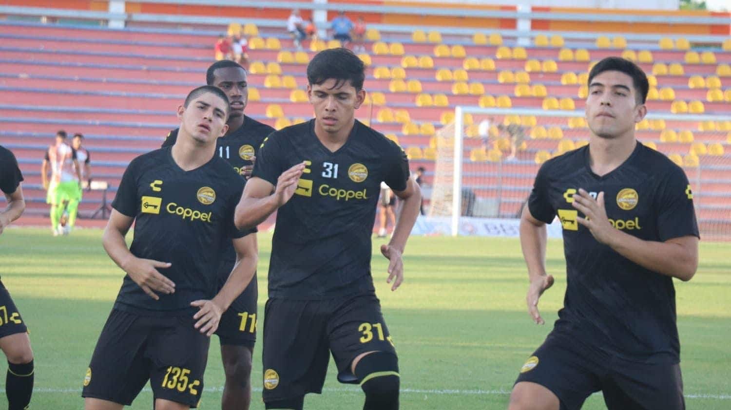 Jugadores de Dorados de Sinaloa en entrenamiento