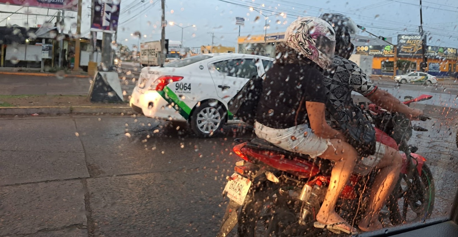 Lluvias débiles cayeron en algunos puntos de Mazatlán
