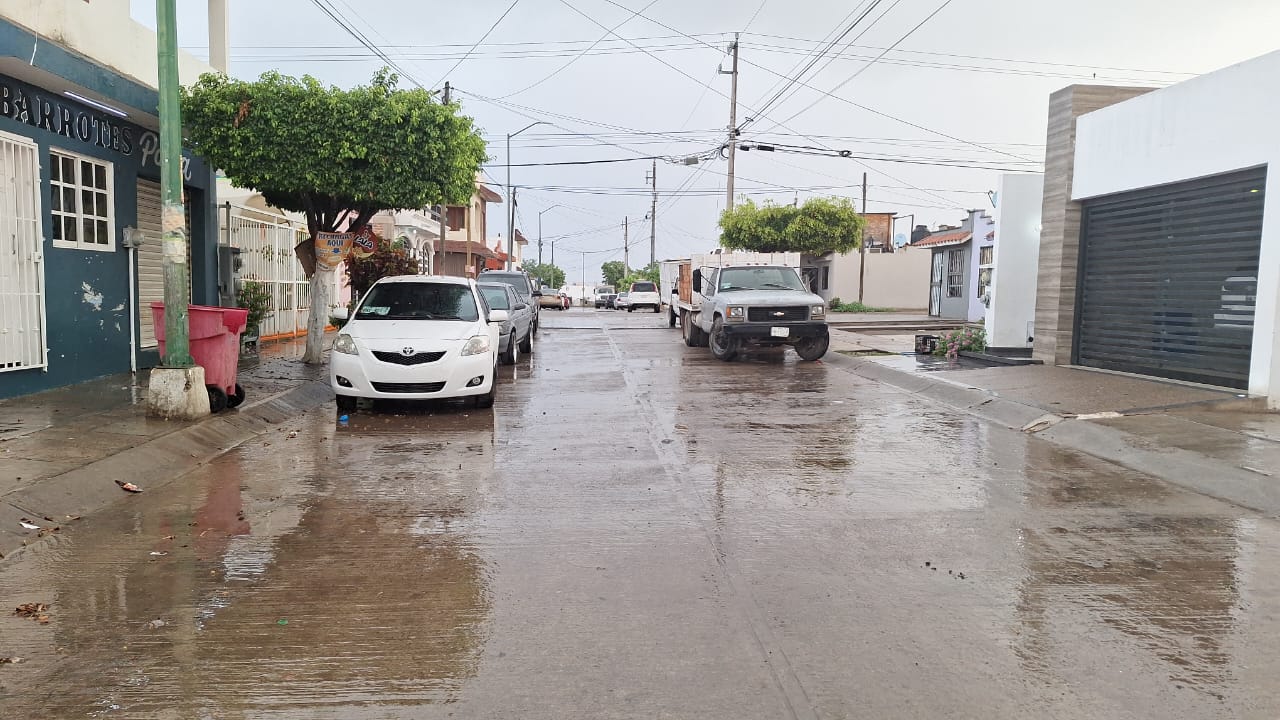 LLUVIAS REGISTRADAS AL SUR DEL ESTADO EN LA ZONA CENTRO SIN AFECTACIÓN, EN MAZATLÁN.