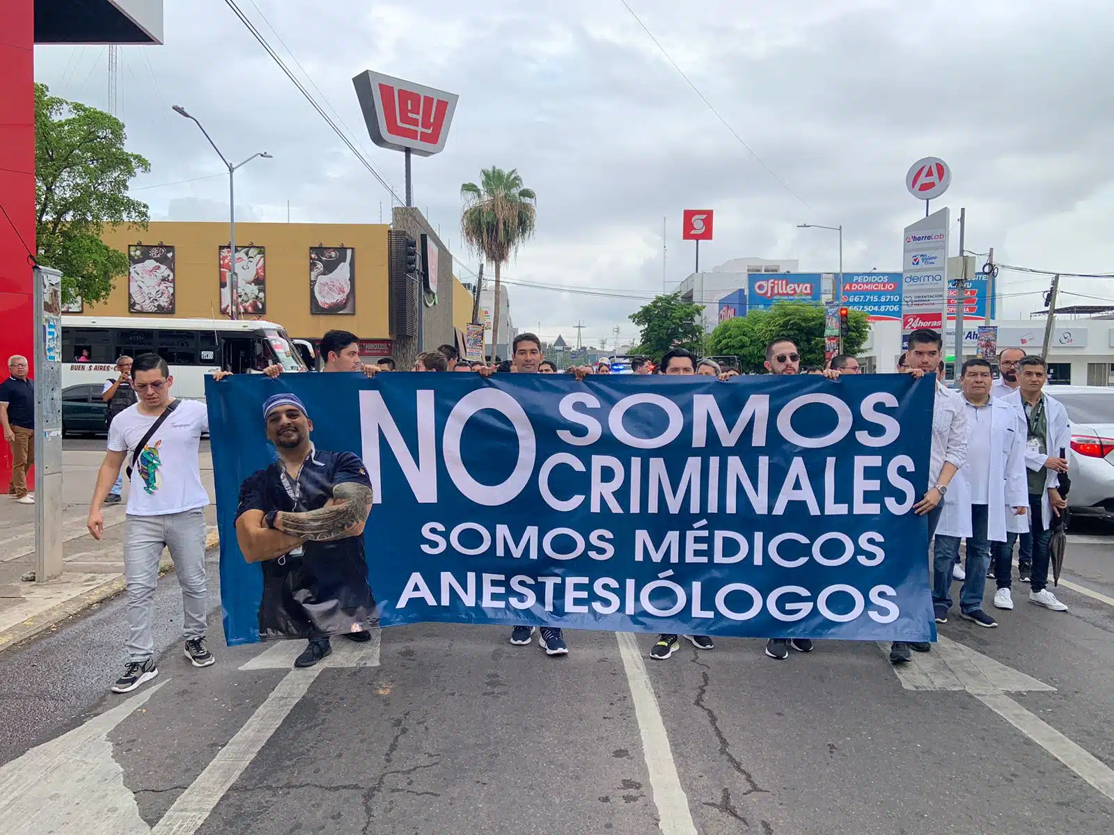 Marcha pacífica de anestesiólogos en Culiacán