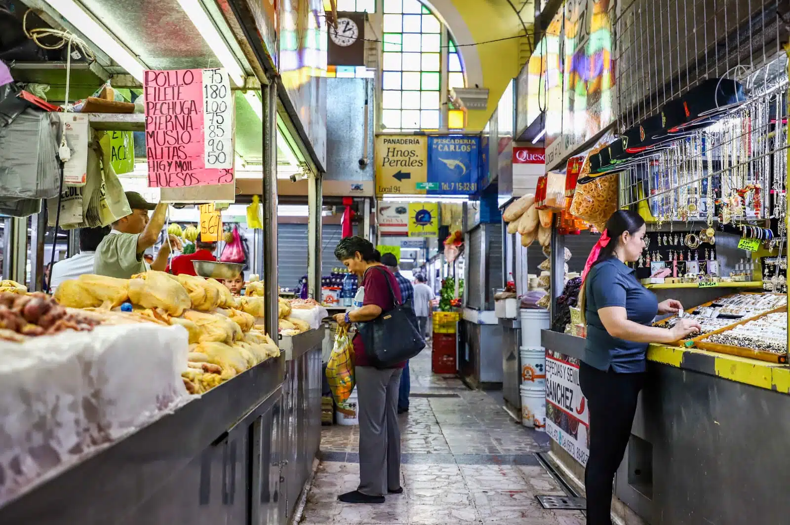 reportan bajas ventas en mercado Garmendia, todo el mes de julio.