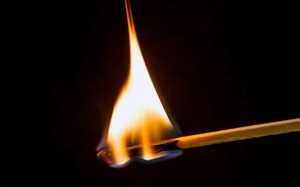 Menor de edad roció con gasolina y prendió fuego a niña de 11 años