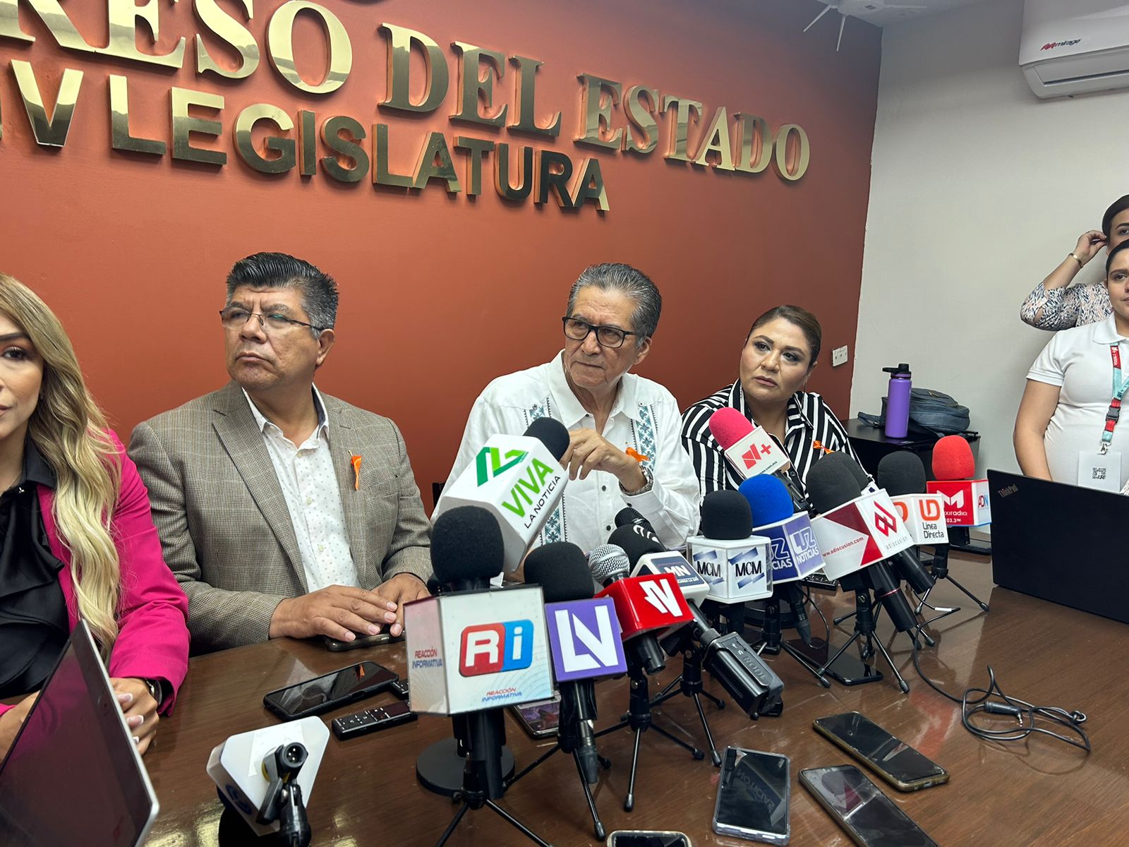 Feliciano Castro Meléndrez durante la Junta de Coordinación Política