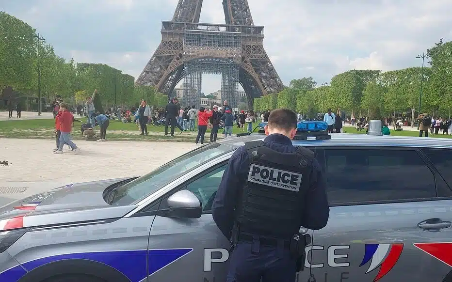 Turista mexicana habría sido violada cerca de la Torre Eiffel