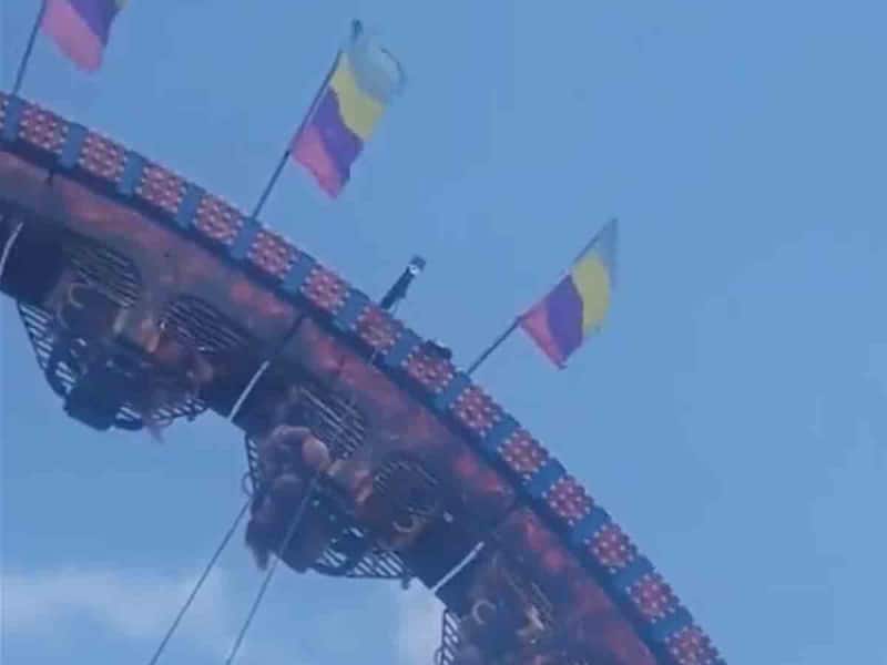 Montaña rusa deja atrapados a pasajeros en Winsconsin