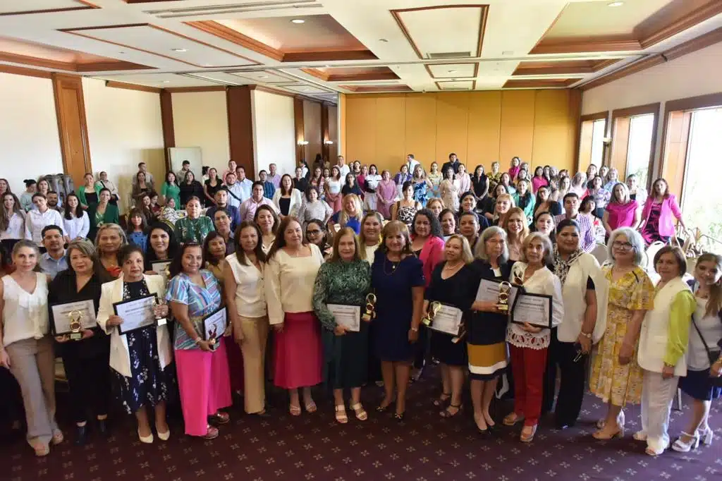 Mujeres abogadas reconocidas por la Secretaría de las Mujeres en Sinaloa