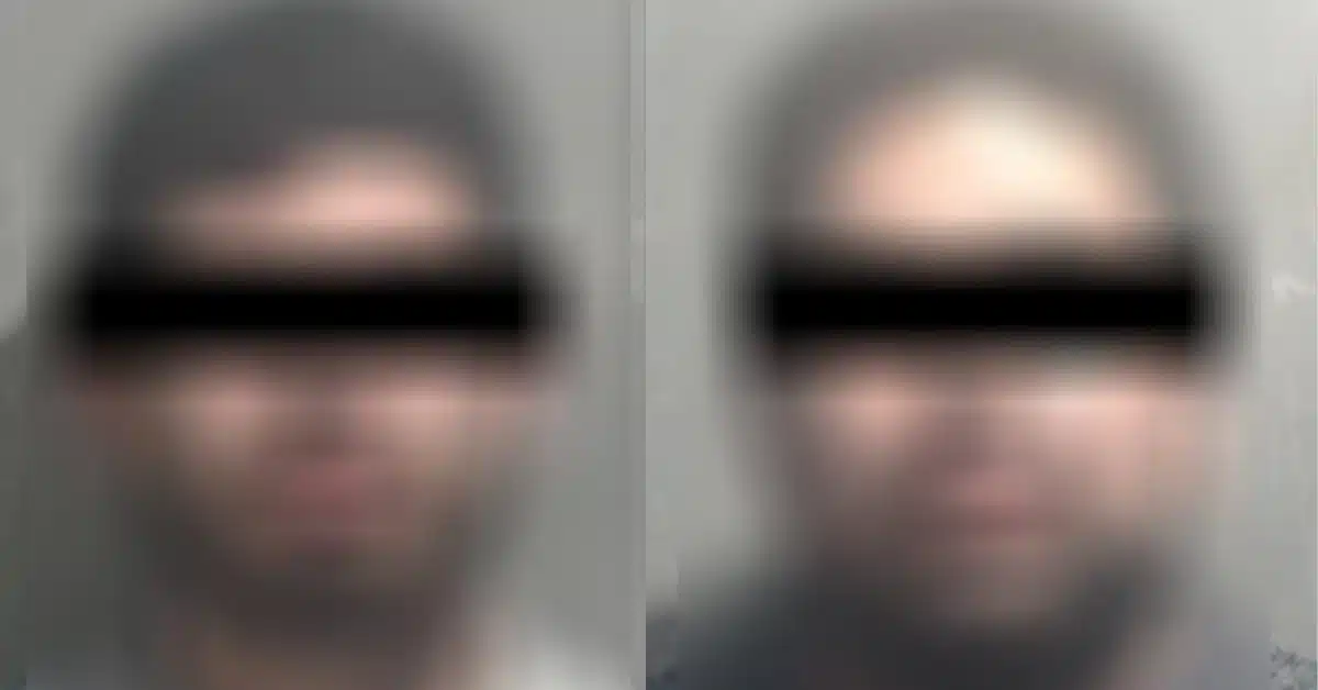Dos hombres detenidos con el rostro difuminado