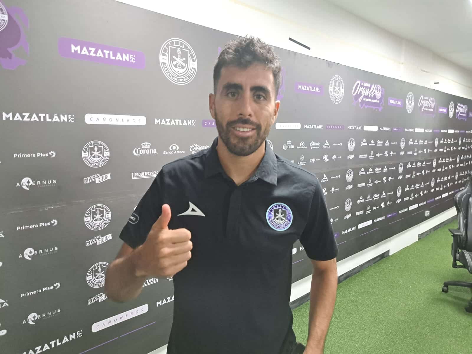 Néstor Vidrio previo a conferencia de prensa en Mazatlán