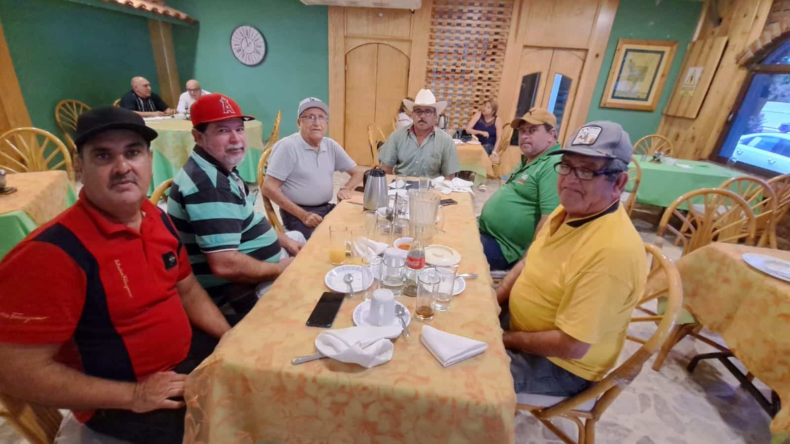 Representantes de cooperativas pesqueras se reúnen y llegan a acuerdos para el inicio de la próxima temporada de pesca en Guasave.