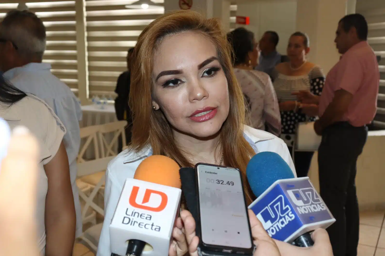 Paola Gárate entrevistada en Mazatlán