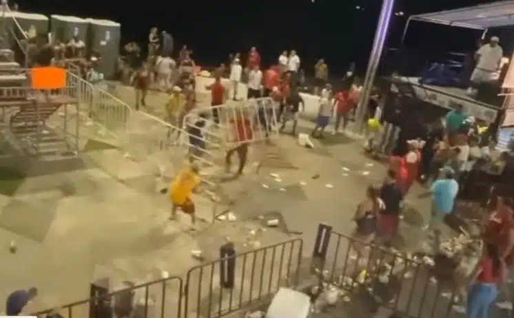 Se desata batalla campal en Carnaval de Veracruz