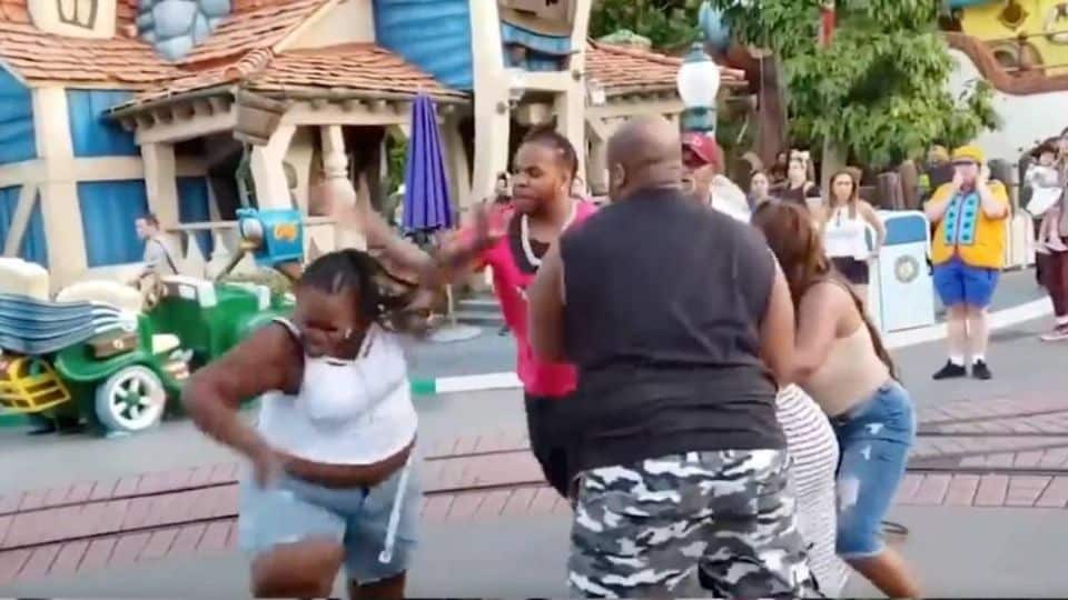 Brutal pelea en Disney World