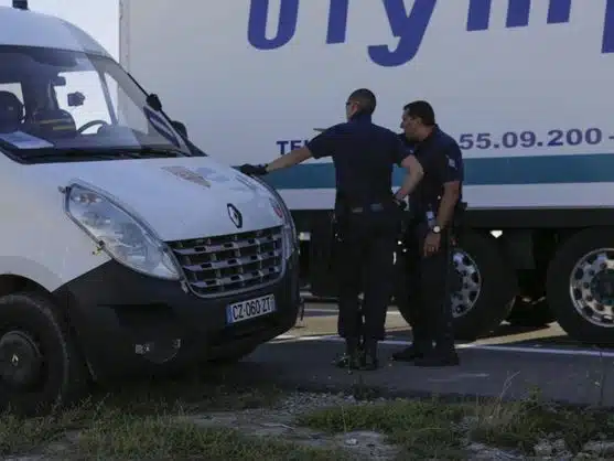 Policías abaten a hombre por amenazas con una katana de 60 centímetros de largo