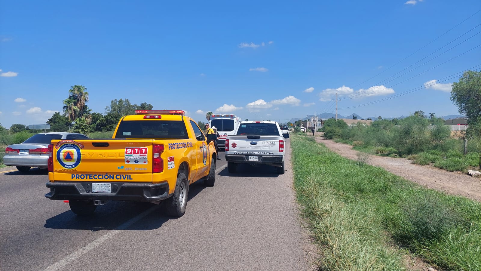Camioneta de ambulancia, SUMMA y Protección Civil