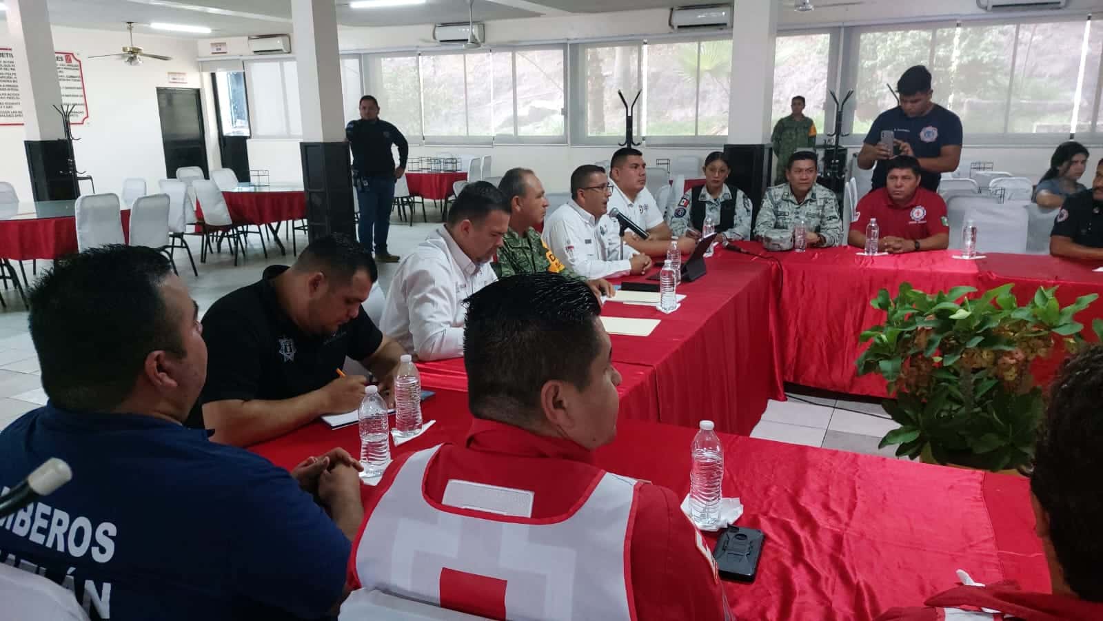 Protección Civil y Ejército en reunión