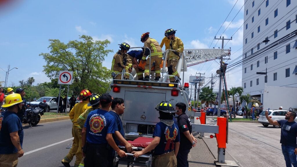 Rescate a ciudadano por Protección Civil