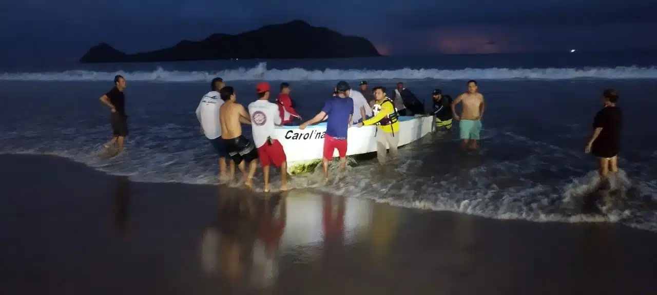 Los bañistas quedaron varados en la isla por la fuerte tormenta que se registró en Mazatlán.